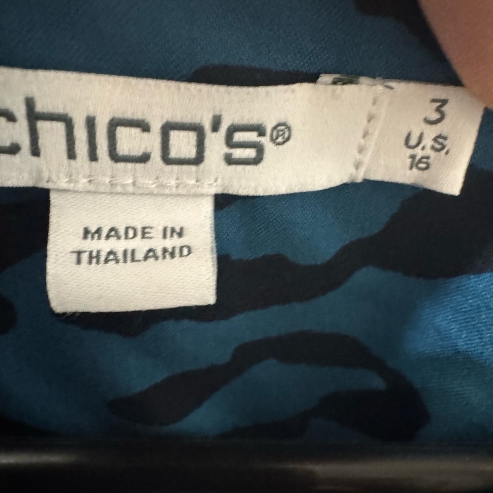Chico's Blue Animal Print Button Down Blouse Size 16 - Picture 4 of 5